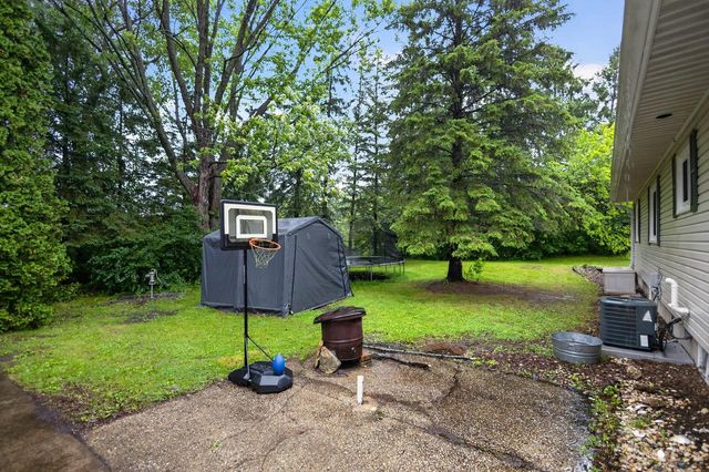 7033 Clover COURT, Burlington, WI 53105
