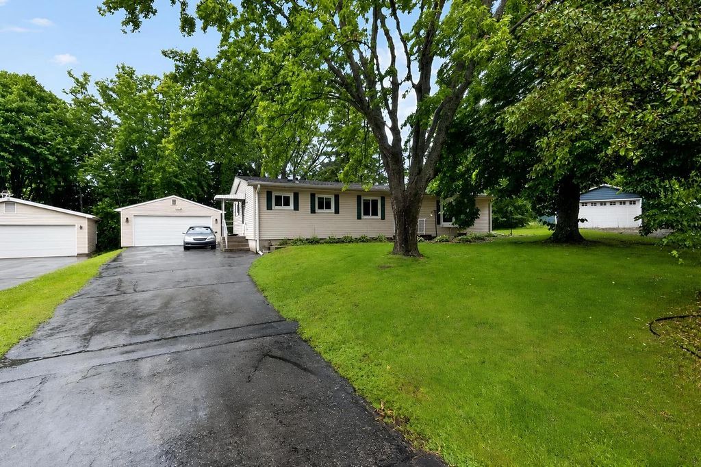 7033 Clover COURT, Burlington, WI 53105