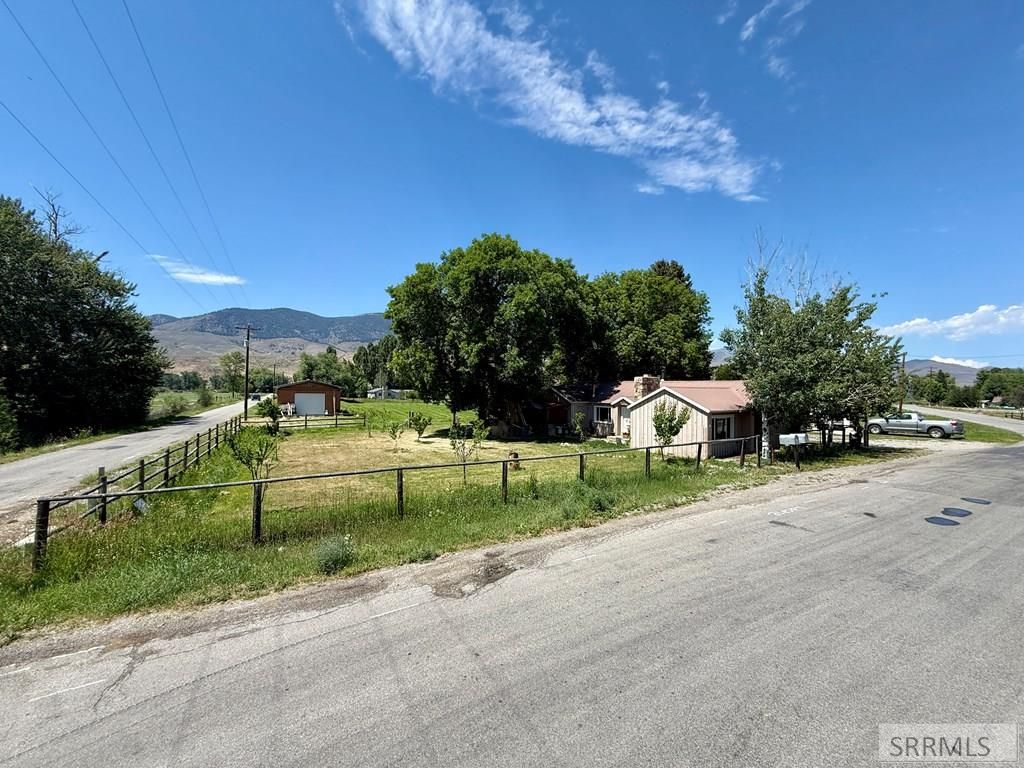 Image 2 of property listing at 2 Hammon Drive, Salmon, ID 83467