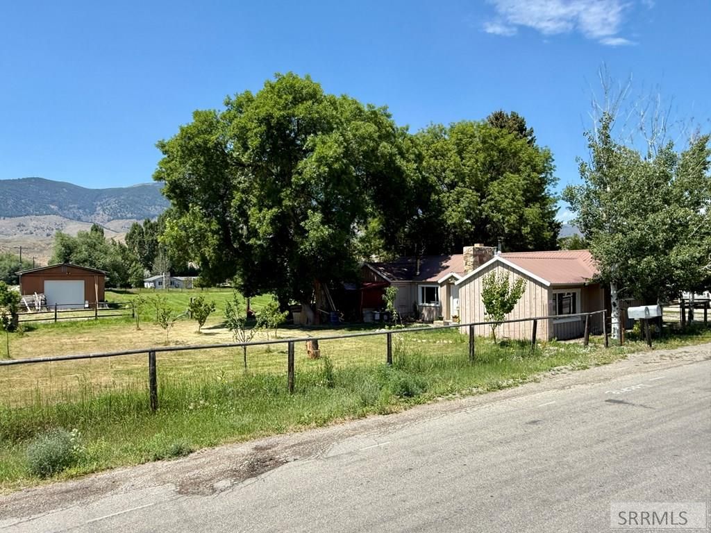 Image 3 of property listing at 2 Hammon Drive, Salmon, ID 83467
