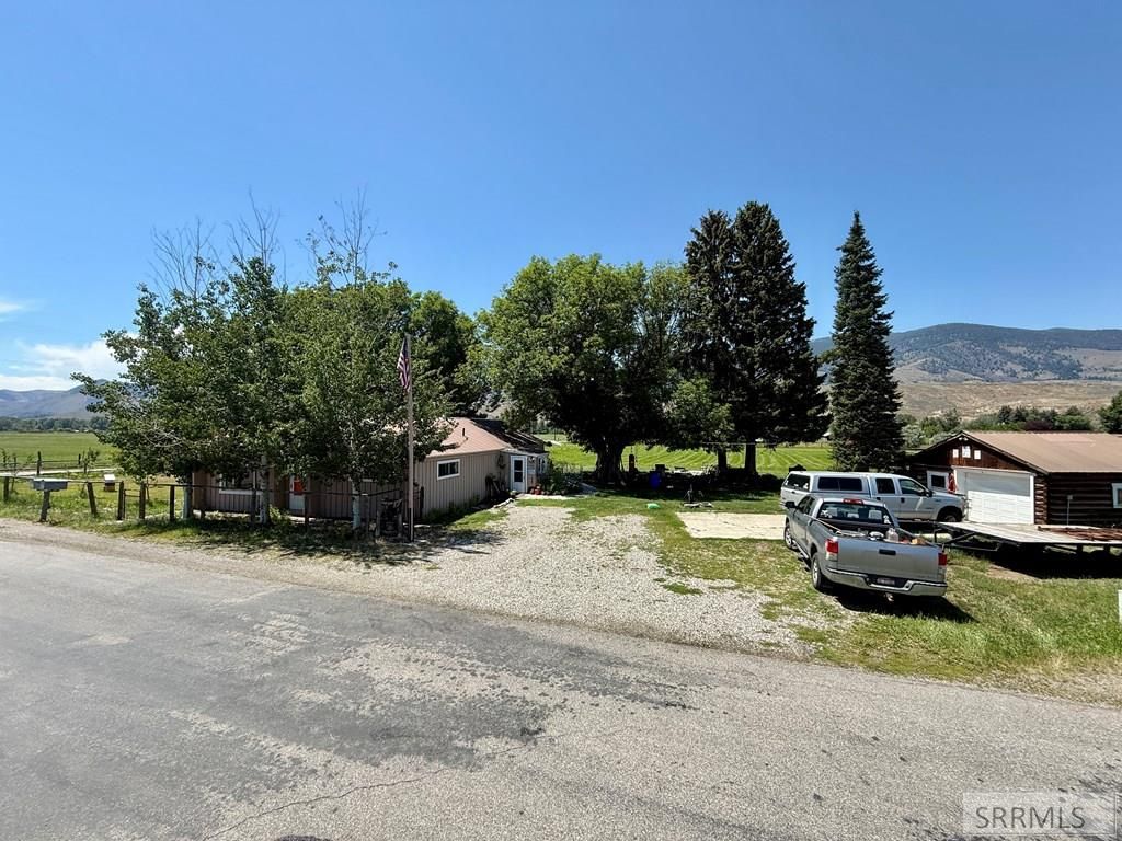 Image 5 of property listing at 2 Hammon Drive, Salmon, ID 83467