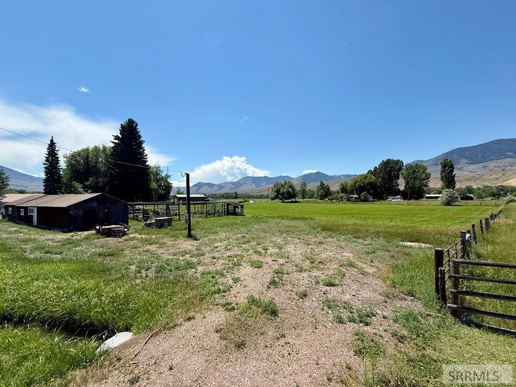 Image 6 of property listing at 2 Hammon Drive, Salmon, ID 83467