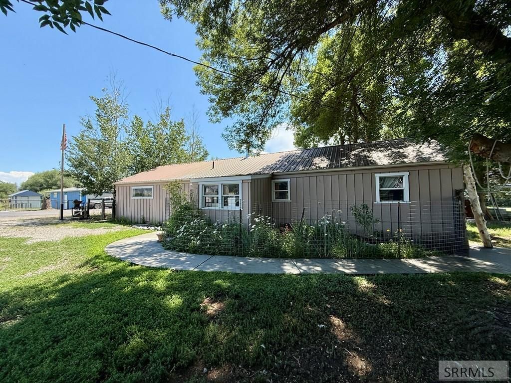 Image 7 of property listing at 2 Hammon Drive, Salmon, ID 83467