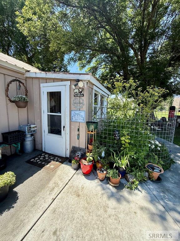 Image 9 of property listing at 2 Hammon Drive, Salmon, ID 83467