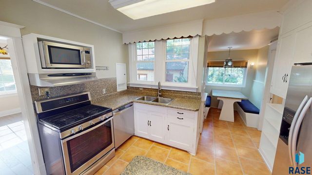 1024 4th St Street, Brookings, SD 57006