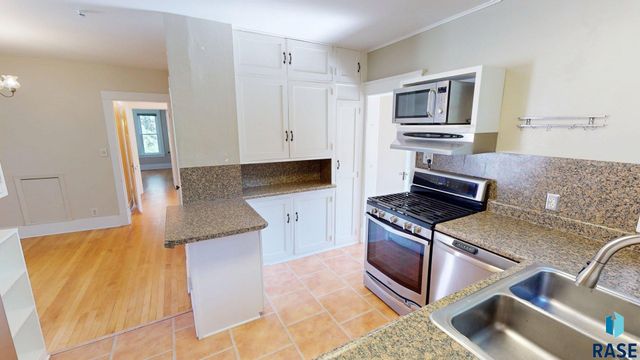 1024 4th St Street, Brookings, SD 57006