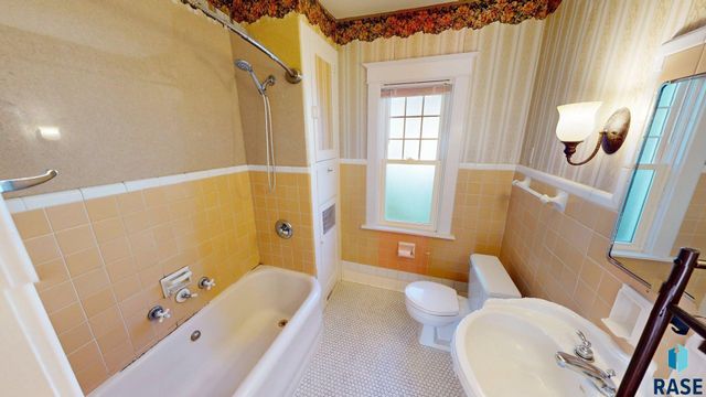 1024 4th St Street, Brookings, SD 57006