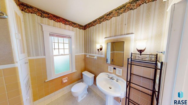1024 4th St Street, Brookings, SD 57006