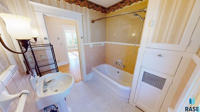 1024 4th St Street, Brookings, SD 57006