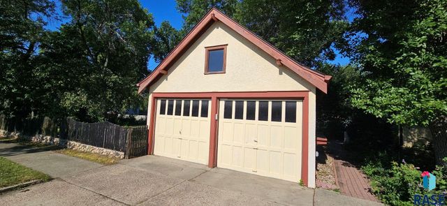 1024 4th St Street, Brookings, SD 57006