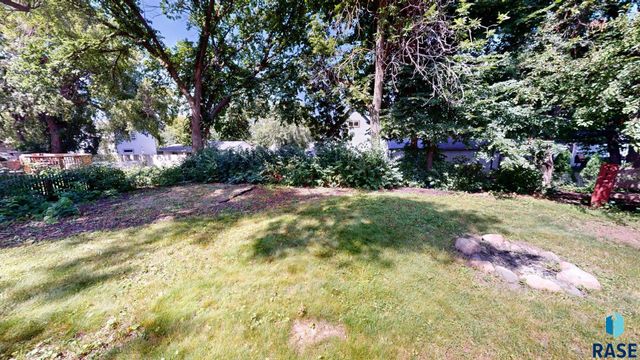 1024 4th St Street, Brookings, SD 57006