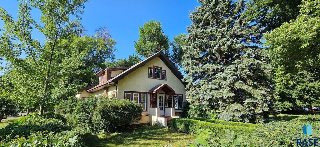 1024 4th St Street, Brookings, SD 57006