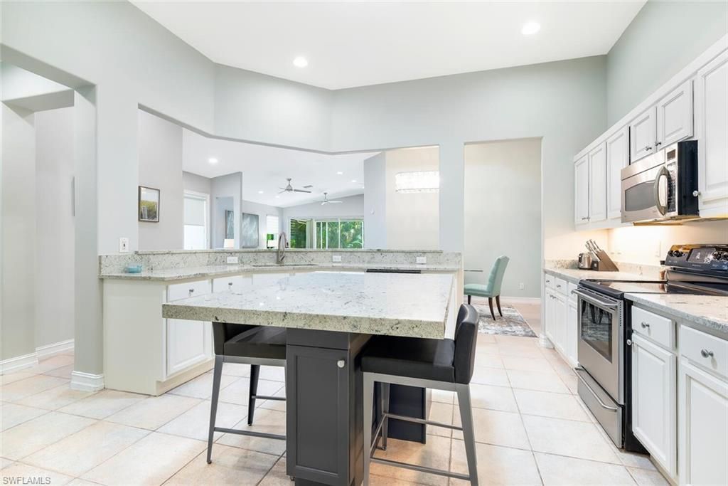 682 Catamaran CT, NAPLES, FL 34110 — photo 4