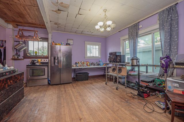 609 FISK AVE, Moberly, MO 65270