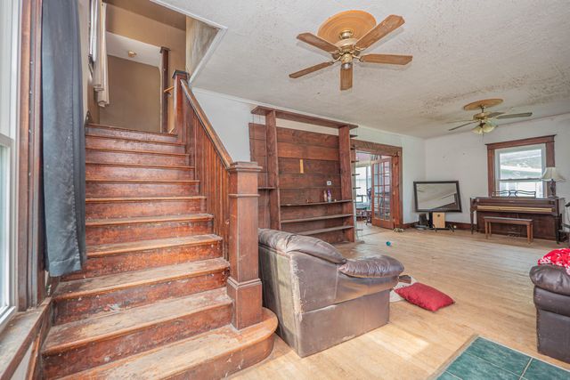 609 FISK AVE, Moberly, MO 65270