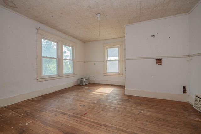 609 FISK AVE, Moberly, MO 65270