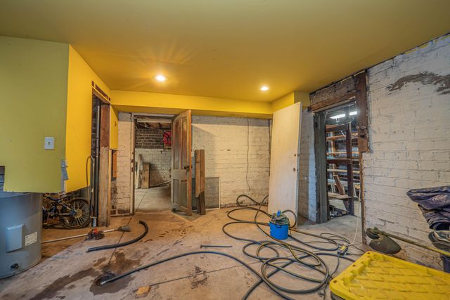 609 FISK AVE, Moberly, MO 65270