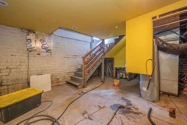 609 FISK AVE, Moberly, MO 65270