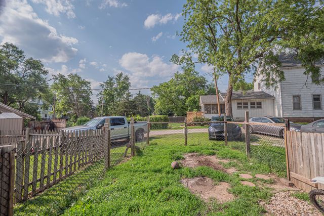 609 FISK AVE, Moberly, MO 65270