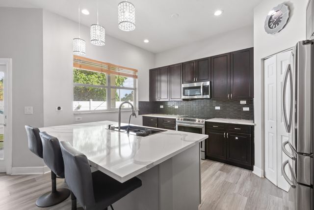 3221 El Camino, West Palm Beach, FL 33409