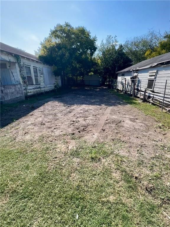 217 Spruce St, Corpus Christi, TX 78408 — photo 3