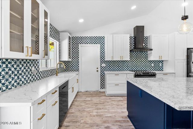 1041 E KRISTAL Way, Phoenix, AZ 85024