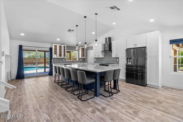 1041 E KRISTAL Way, Phoenix, AZ 85024
