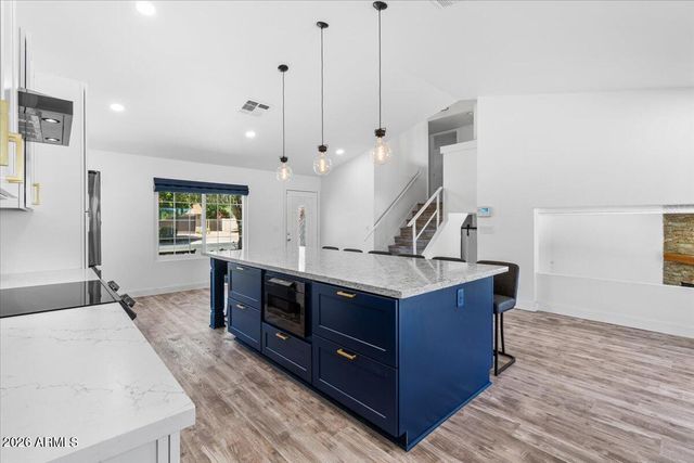 1041 E KRISTAL Way, Phoenix, AZ 85024