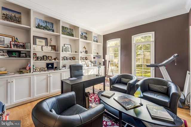 7405 OLD MAPLE SQ, Mclean, VA 22102