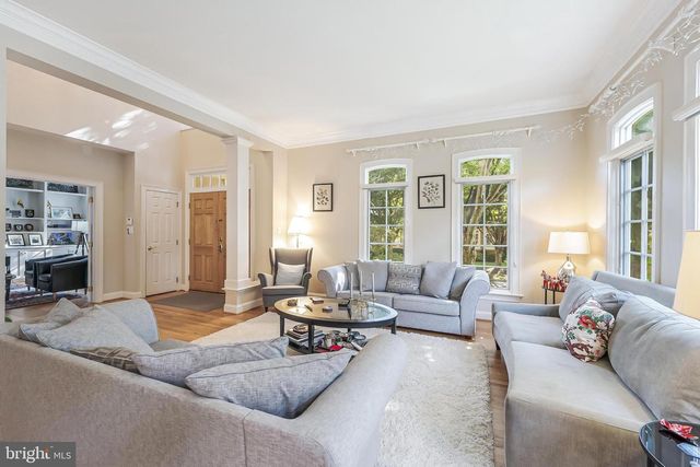 7405 OLD MAPLE SQ, Mclean, VA 22102