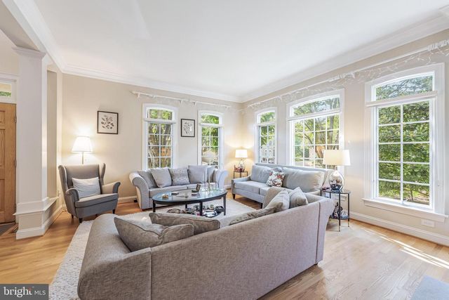 7405 OLD MAPLE SQ, Mclean, VA 22102