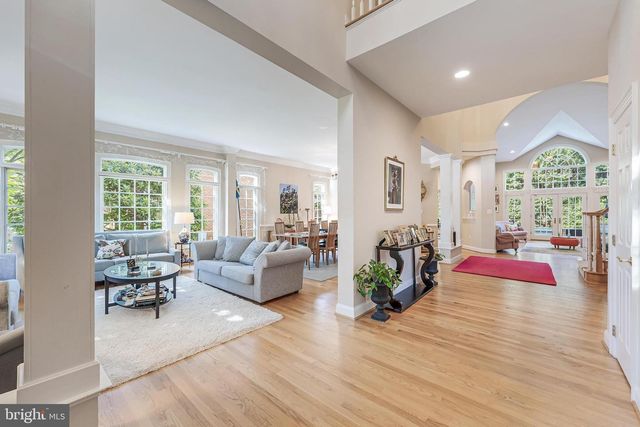 7405 OLD MAPLE SQ, Mclean, VA 22102