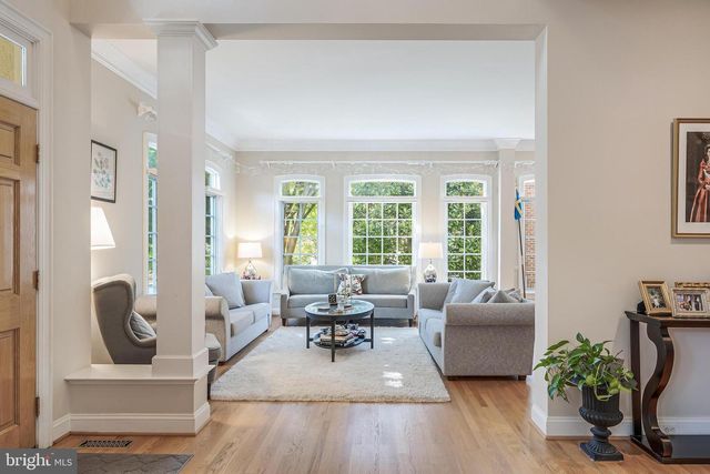 7405 OLD MAPLE SQ, Mclean, VA 22102