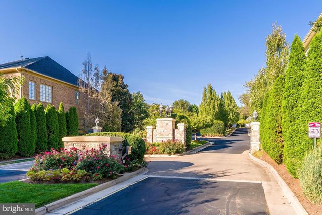 7405 OLD MAPLE SQ, Mclean, VA 22102