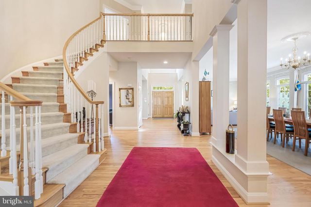 7405 OLD MAPLE SQ, Mclean, VA 22102