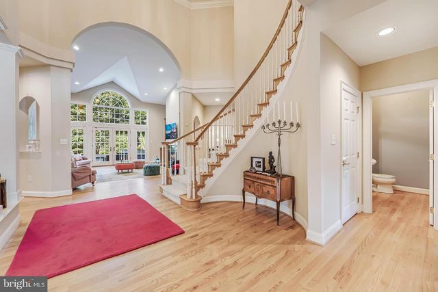 7405 OLD MAPLE SQ, Mclean, VA 22102