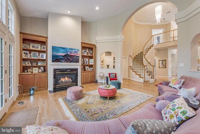 7405 OLD MAPLE SQ, Mclean, VA 22102