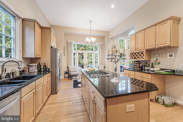 7405 OLD MAPLE SQ, Mclean, VA 22102