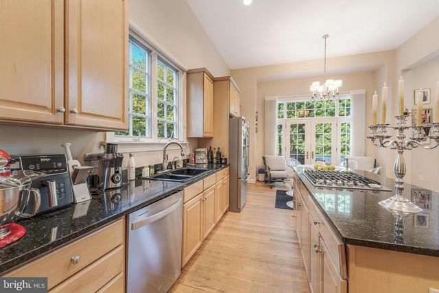 7405 OLD MAPLE SQ, Mclean, VA 22102