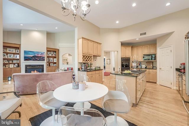 7405 OLD MAPLE SQ, Mclean, VA 22102