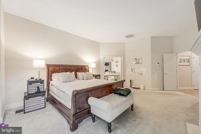 7405 OLD MAPLE SQ, Mclean, VA 22102