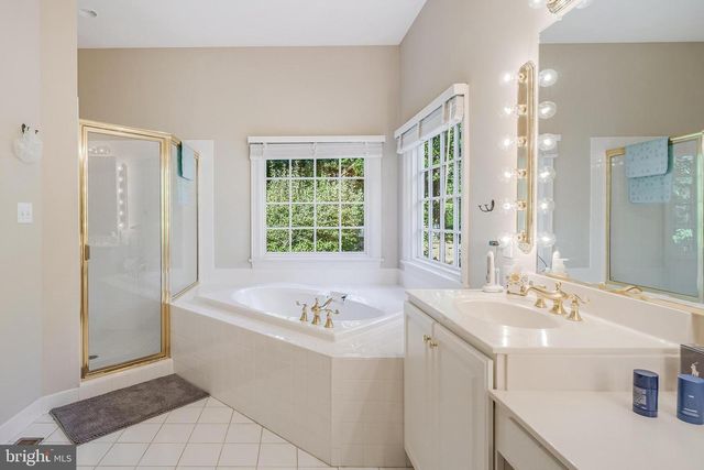 7405 OLD MAPLE SQ, Mclean, VA 22102