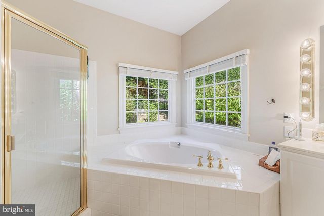 7405 OLD MAPLE SQ, Mclean, VA 22102