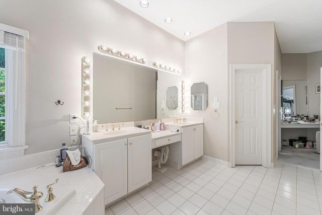 7405 OLD MAPLE SQ, Mclean, VA 22102