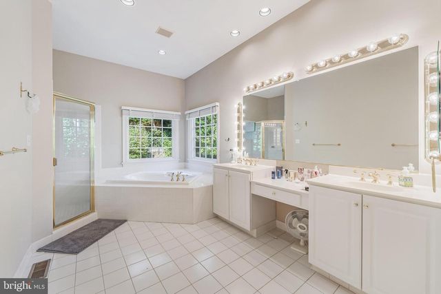 7405 OLD MAPLE SQ, Mclean, VA 22102