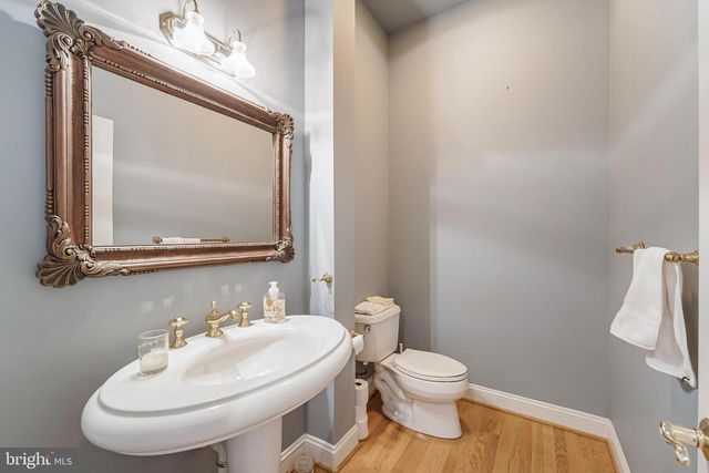 7405 OLD MAPLE SQ, Mclean, VA 22102