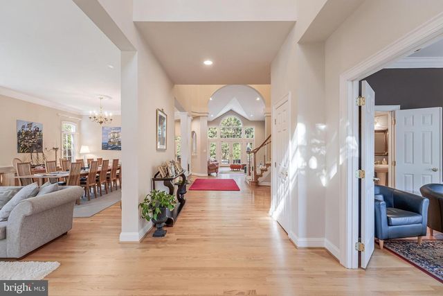 7405 OLD MAPLE SQ, Mclean, VA 22102