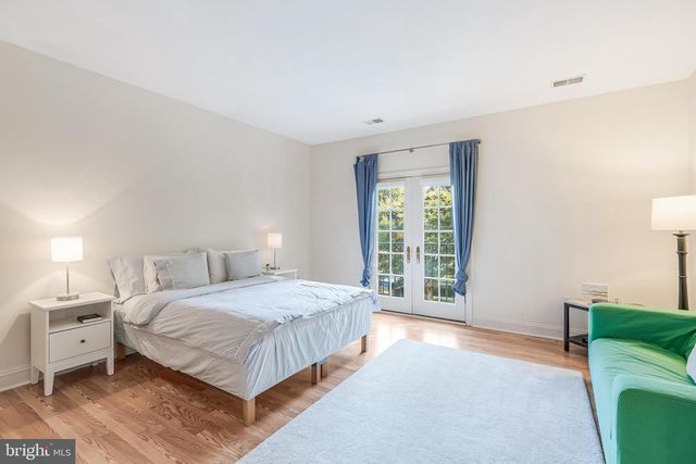 7405 OLD MAPLE SQ, Mclean, VA 22102