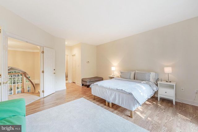 7405 OLD MAPLE SQ, Mclean, VA 22102