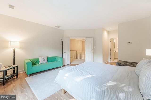 7405 OLD MAPLE SQ, Mclean, VA 22102